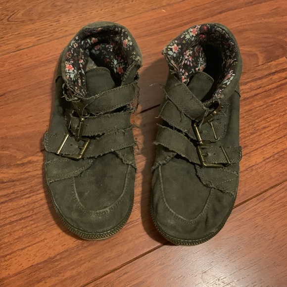 rocket dog black sneakers